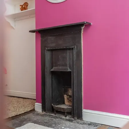 Bell - Pretty Period Dog Friendly Northallerton