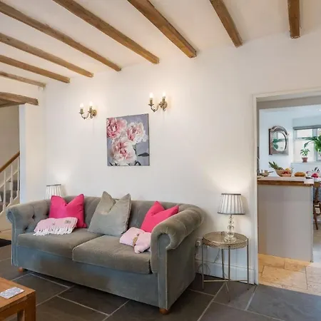 Bell - Pretty Period Dog Friendly * Northallerton