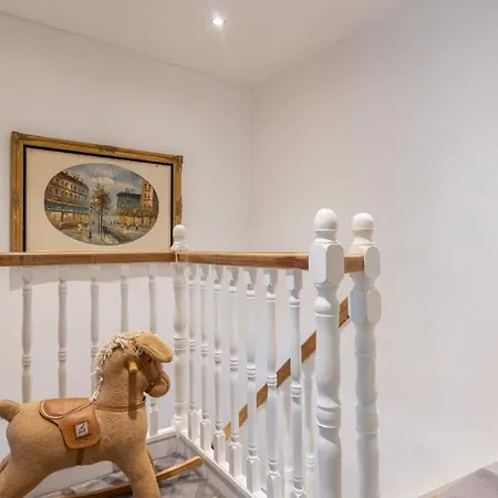 Bell - Pretty Period Dog Friendly