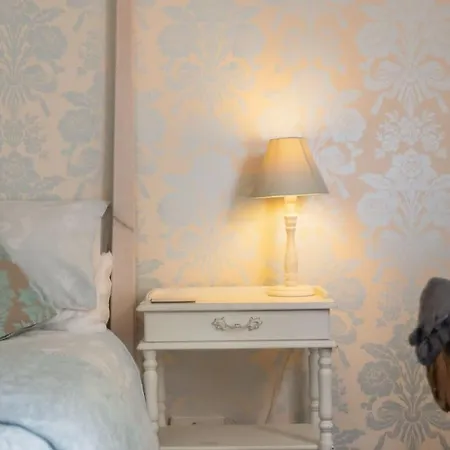 Bell - Pretty Period Dog Friendly *